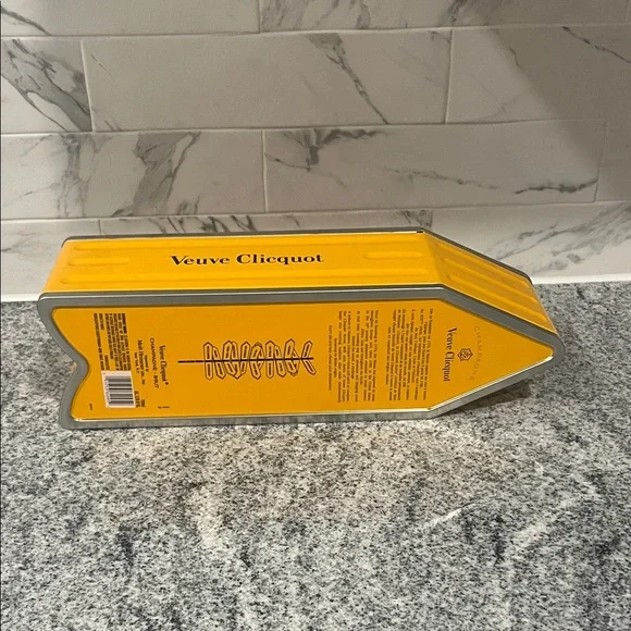 New Veuve Clicquot Dallas Arrow Box Yellow - Picture 5 of 9